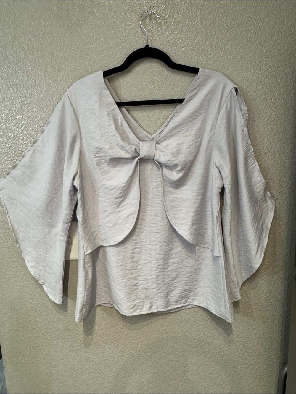 Mai Soli Light Gray Open Back Bow Detail Kimono Sleeve Blouse
